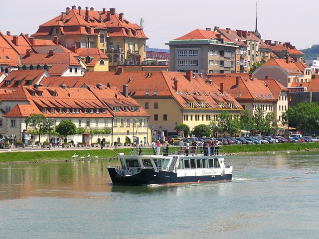 Fahrt mit dem Flussschiff Dravska vila
