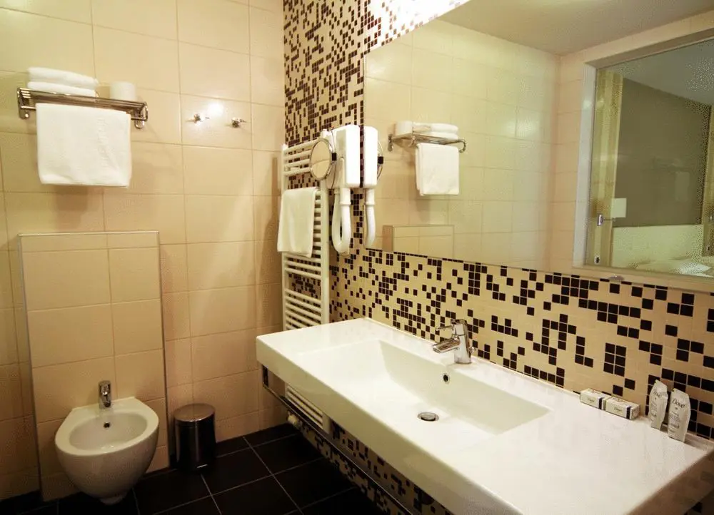 Hotel Dras Maribor Bathroom
