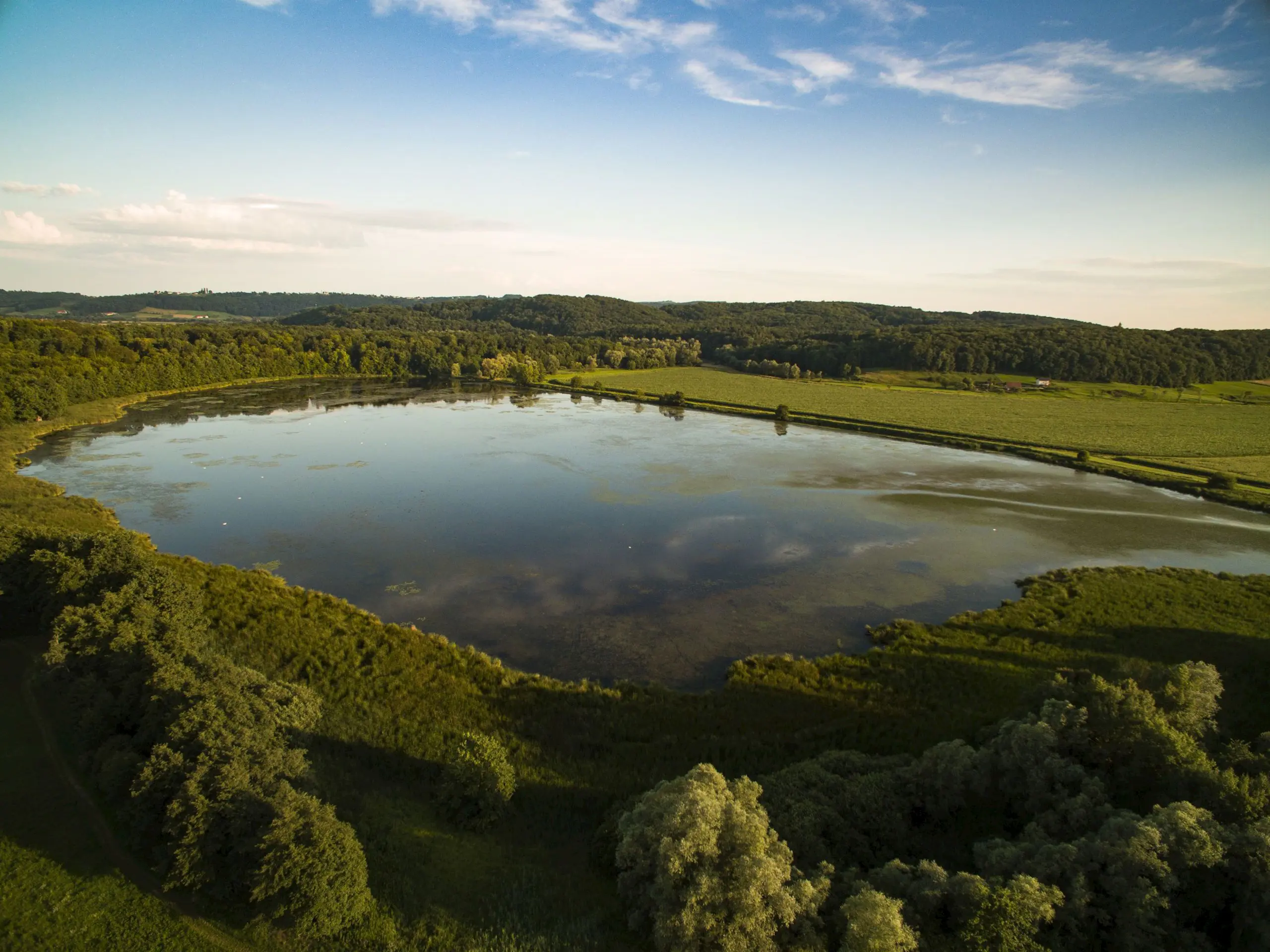 Jezero Komarnik