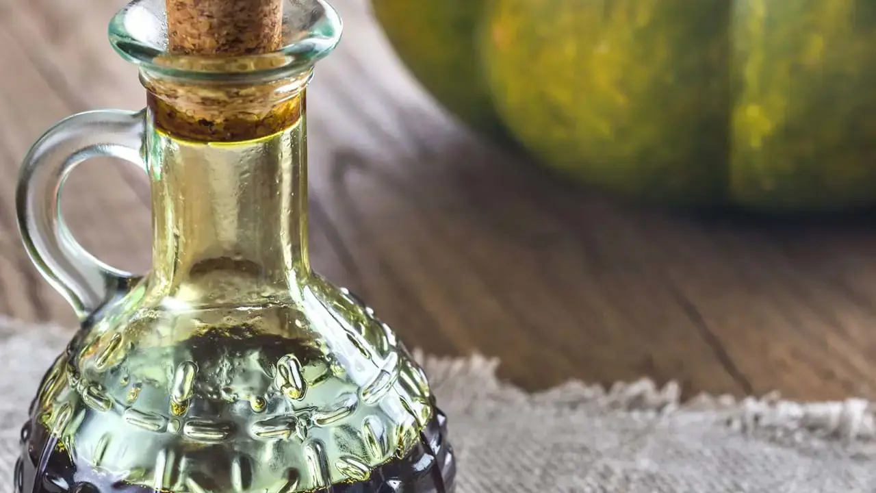 Bottle With Pumpkin Oil Pu68Nzc