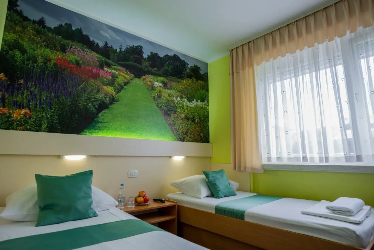 Hotel Tabor Dvoposteljna Soba Twin Room Maribor Slovenia Slovenija Pohorje Uros Leva