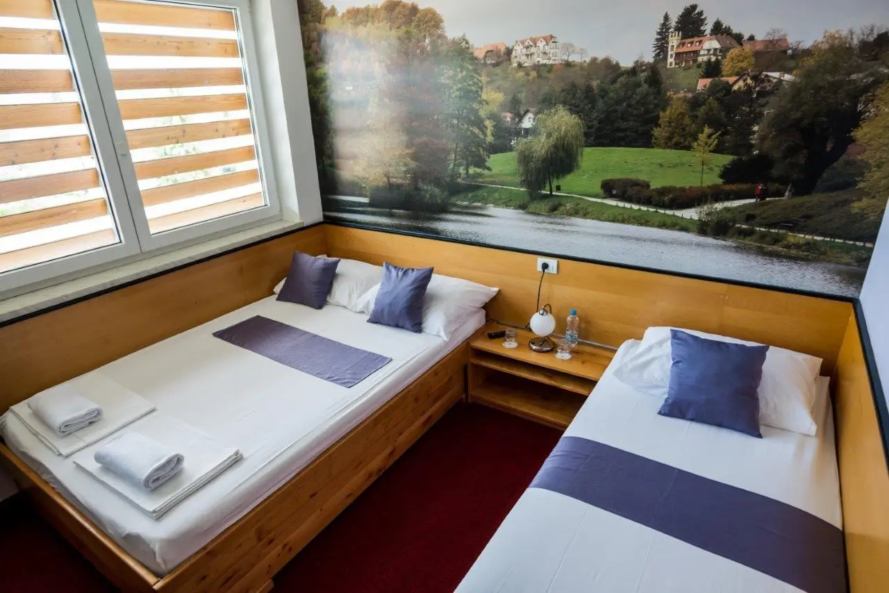 Hotel Tabor Triposteljna Druzinska Soba Triple Family Roome Maribor Slovenia Slovenija Pohorje Uros Leva