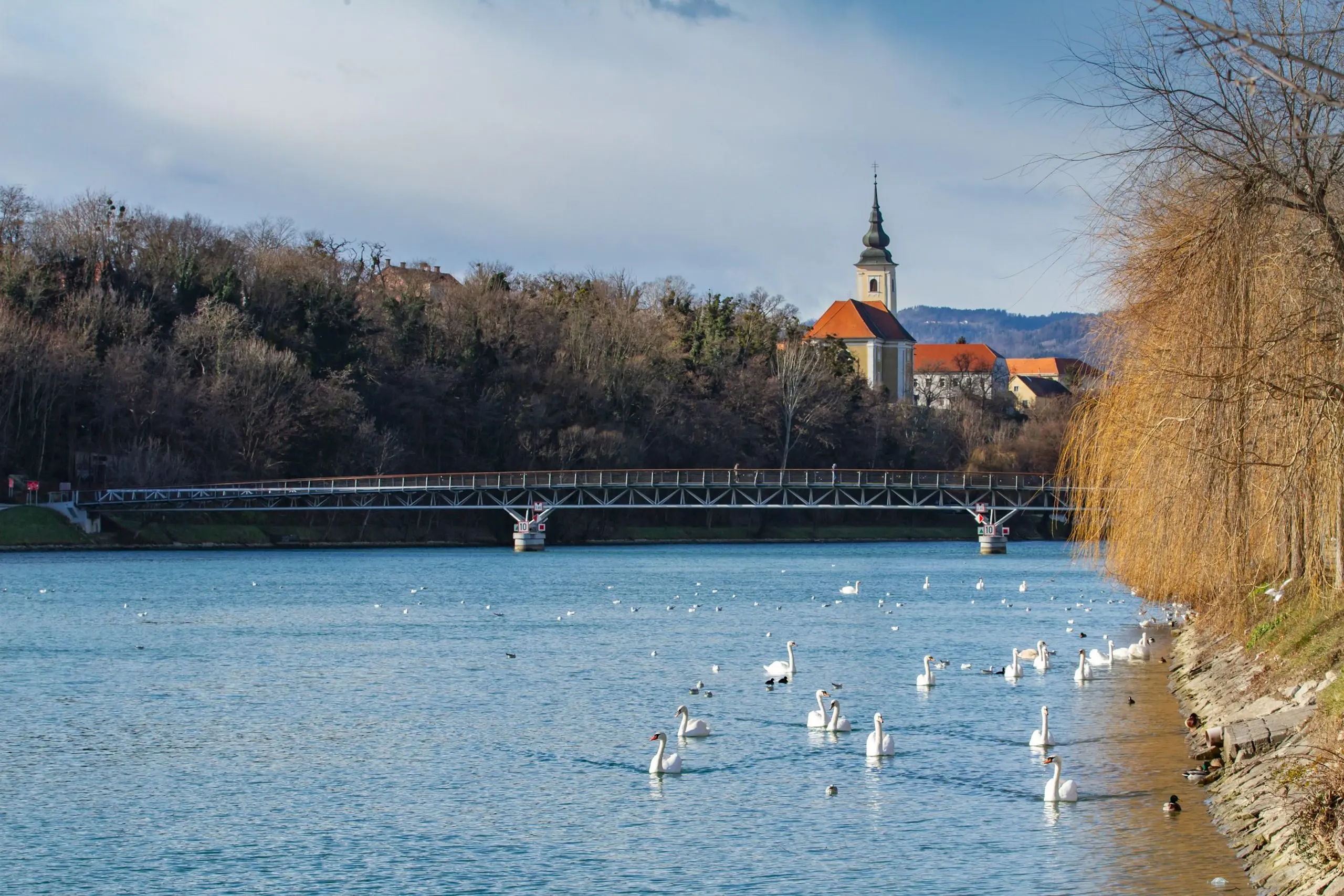 Reka Drava Maribor Pohorje Slovenija Slovenia Shutterstock Elisabetta Danielli