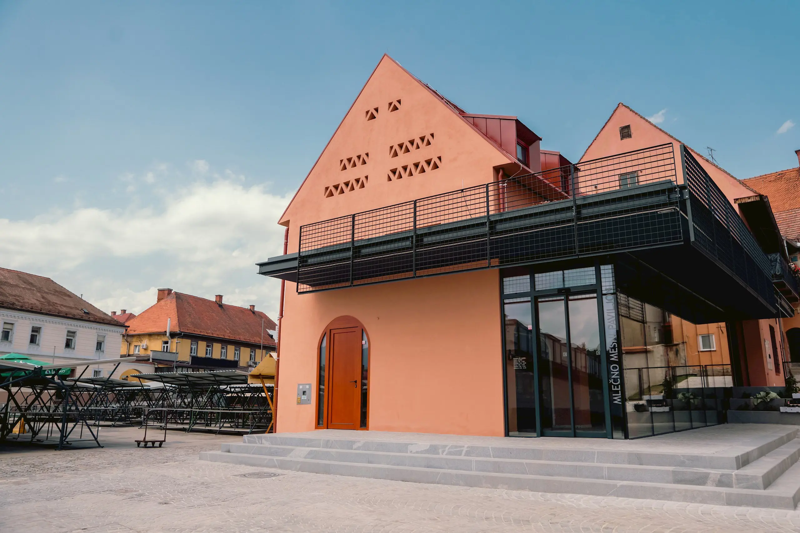 Mlecno Mesni Paviljon 4