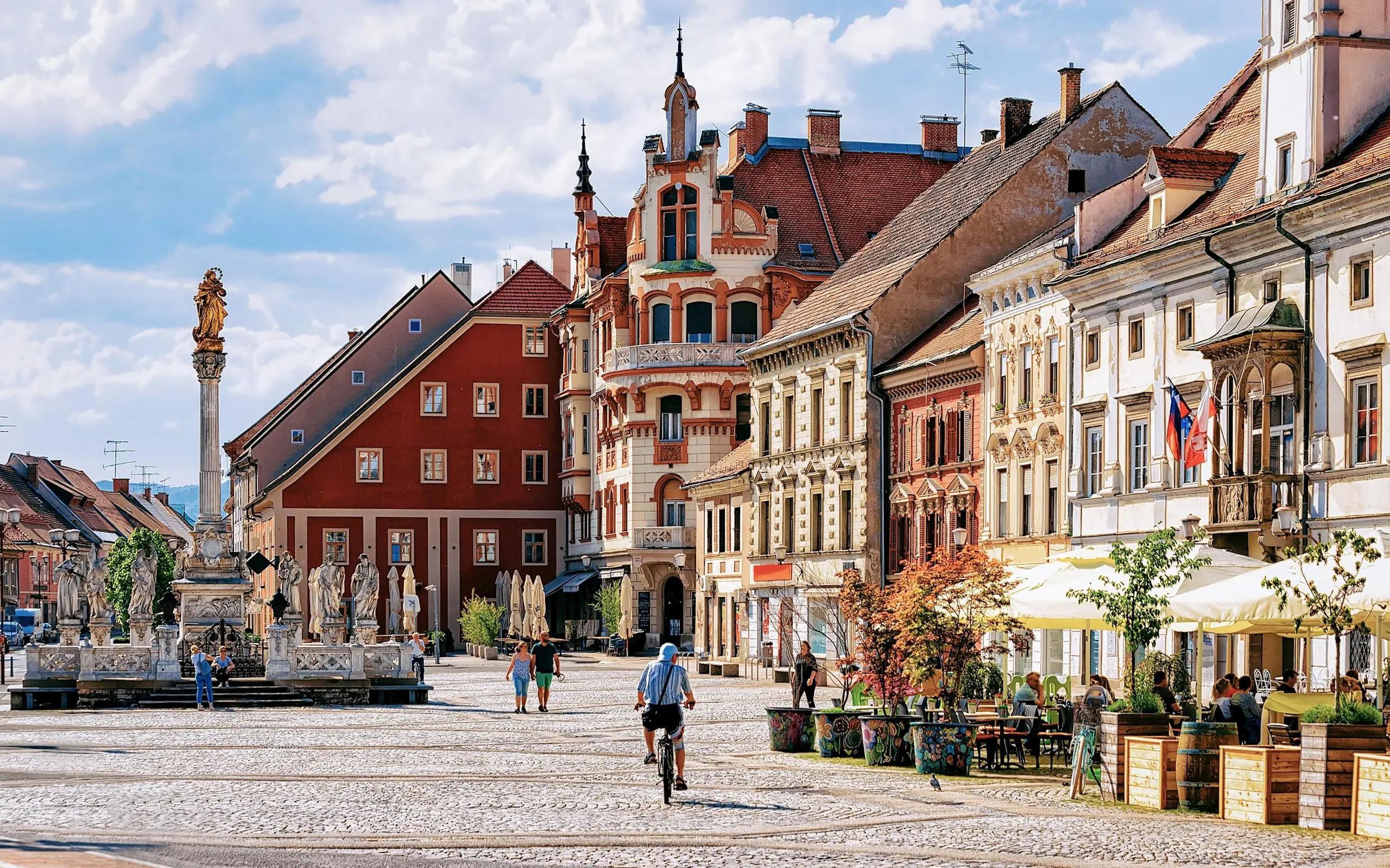 Glavni Trg Maribor Pohorje Slovenia Slovenija Shutterstock Roman Babakin