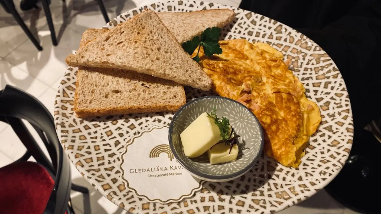 Full Theatercafé Gledaliska Kavarna Beakfast Zajtrk Fruehstueck Maribor Slowenien Arhiv Gledaliska Kavarna