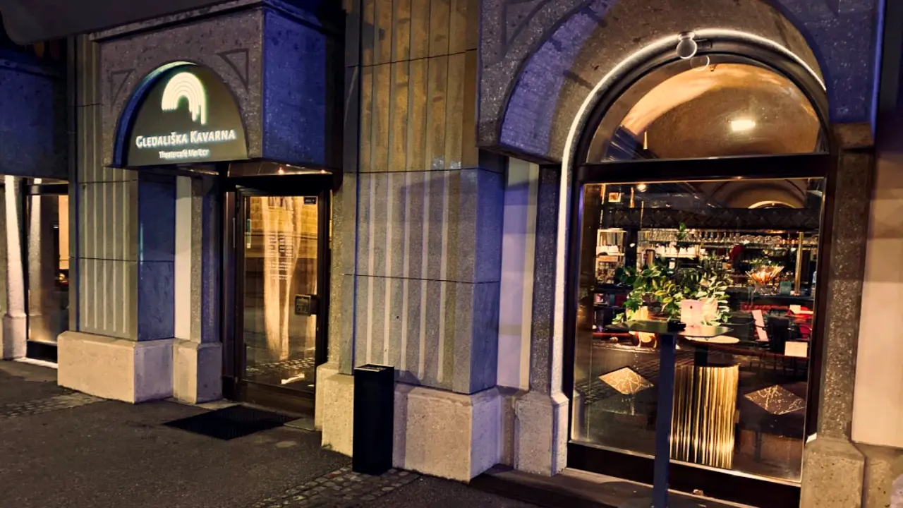 Theatercafé Gledaliska Kavarna Maribor Outdoor Garten Vrt Kava Kaffee Zajtrk Fruehstueck 2020 Arhiv Gledaliska Kavarna