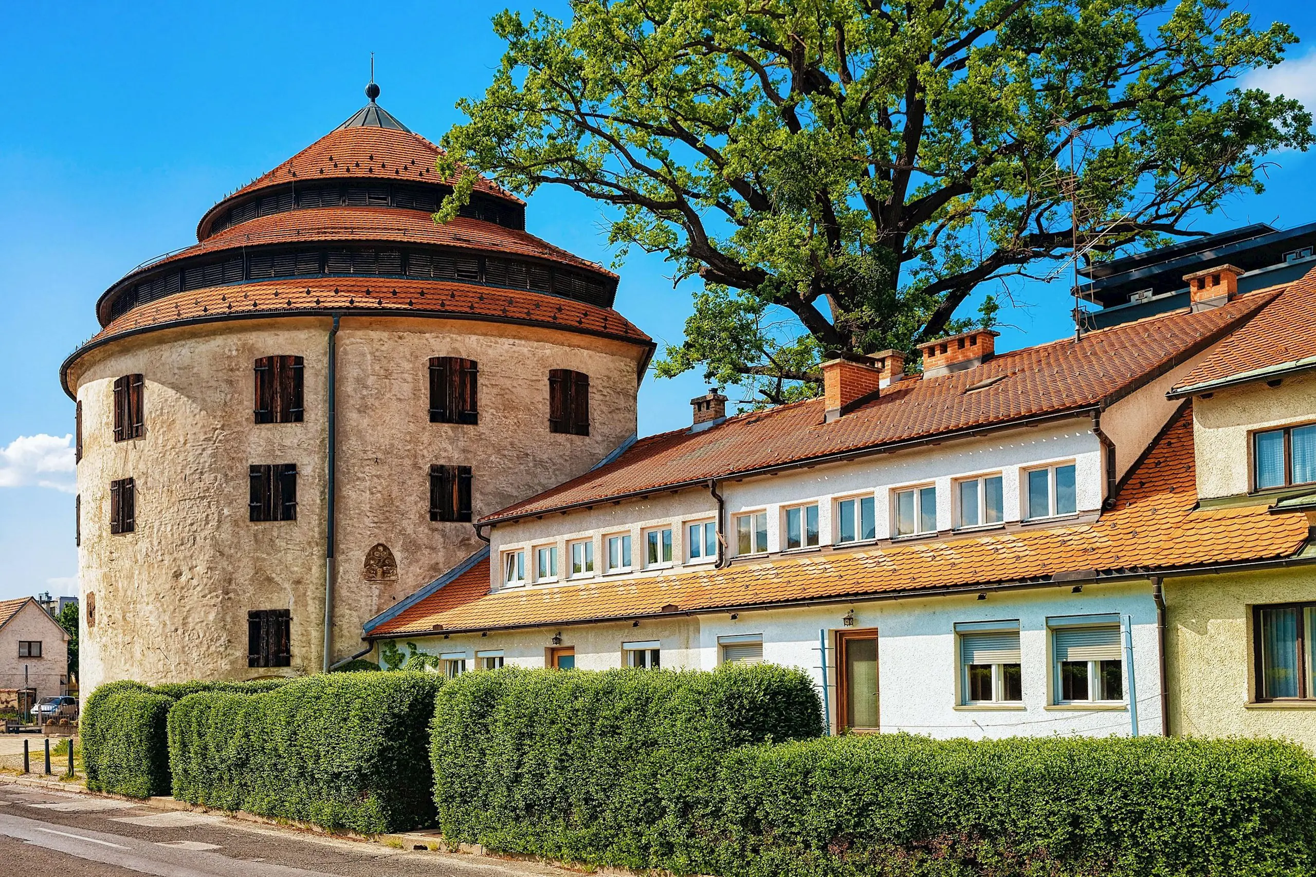 Sodni Stolp Lent Maribor Pohorje Slovenija Slovenia Shutterstock Roman Babakin