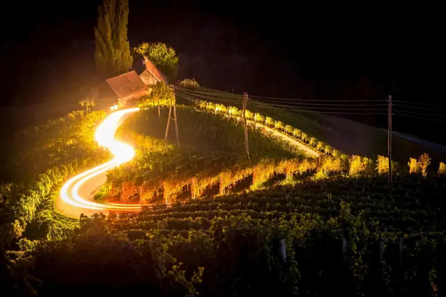 Vinska Cesta Svecina Srce Med Vinogradi Romanticni Vecer Maribor Pohorje Slovenija Slovenia Shutterstock Rok Breznik