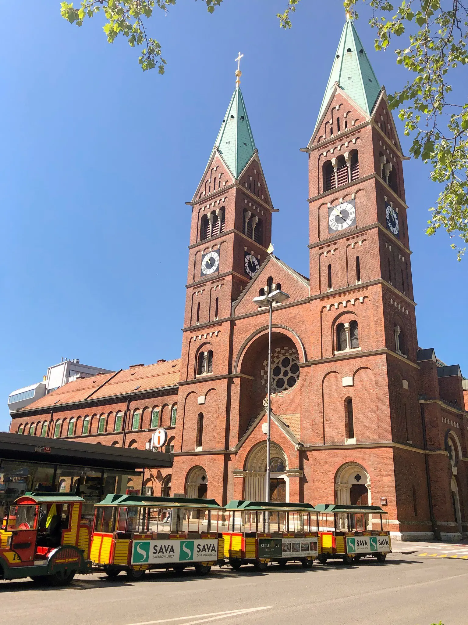 Franciskanska Cerkev Znamenitost Vlakec Jurcek Visit Maribor Slovenia Slovenija Maribor Pohorje Teja Spoljer