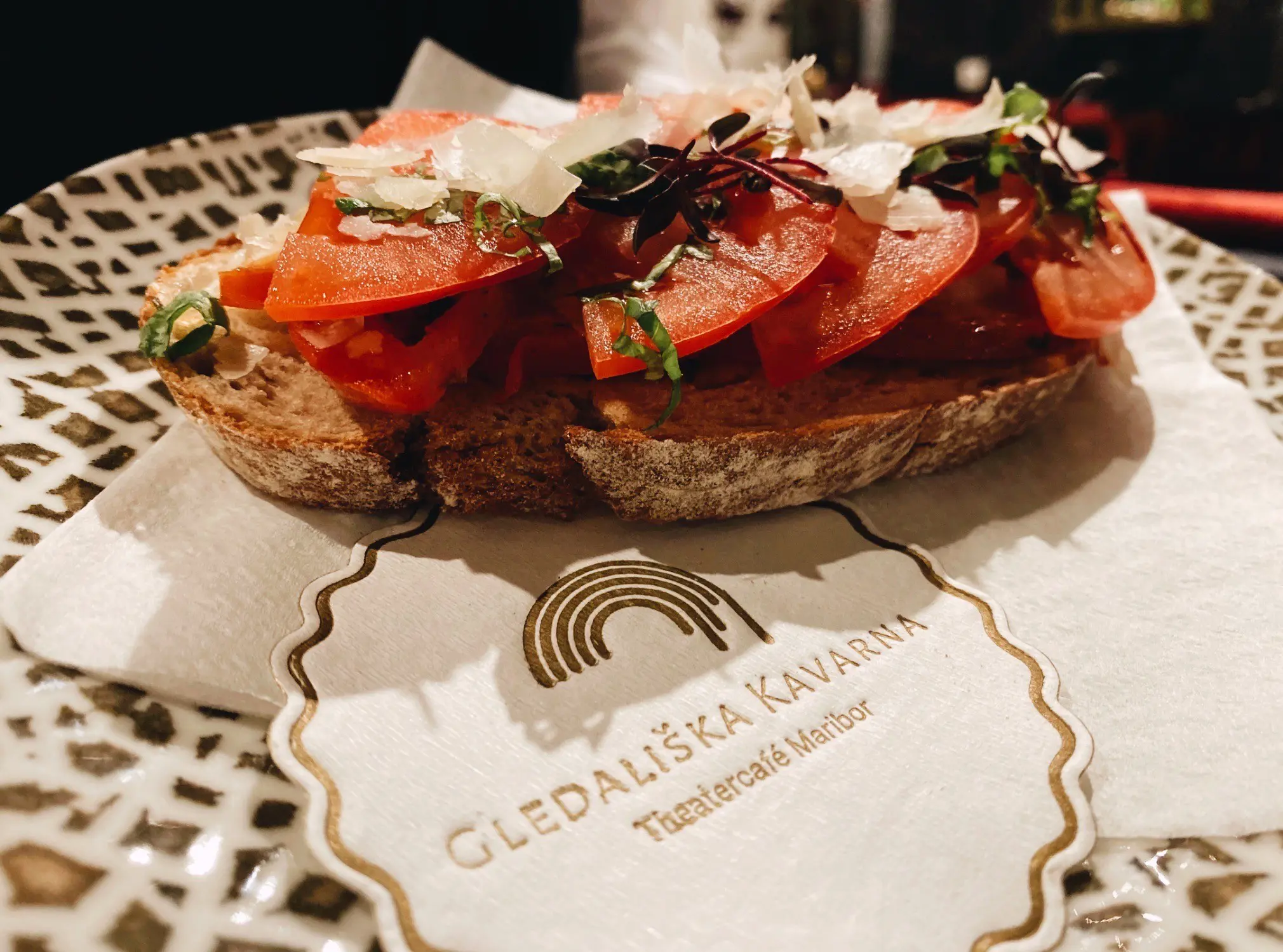 Theatercafé Gledaliska Kavarna Maribor Belegtes Brot Tomaten Parmesan Design Coffeehouse Cocktails Breakfast Zajtrk Fruehstueck Arhiv Gledaliska Kavarna